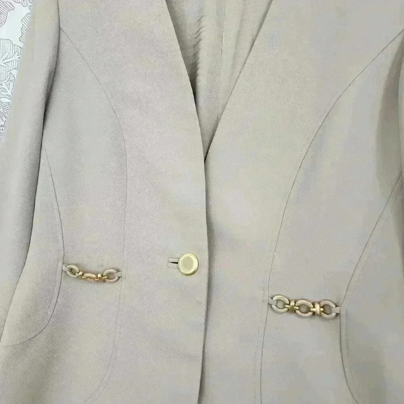 John Meyer Womens Beige Blazer Size 8 With Gold Button & Chain Detail - Picture 4 of 8